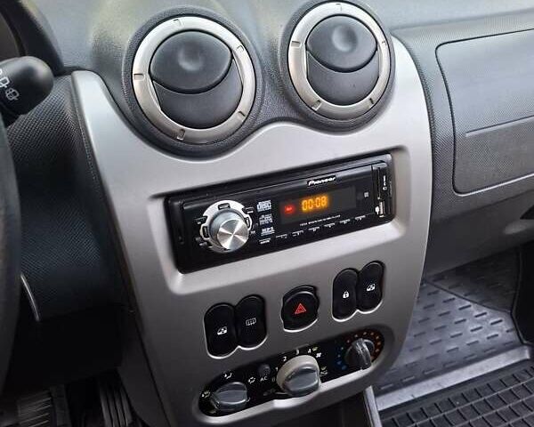 Серый Дачия Сандеро, объемом двигателя 1.6 л и пробегом 200 тыс. км за 6400 $, фото 17 на Automoto.ua