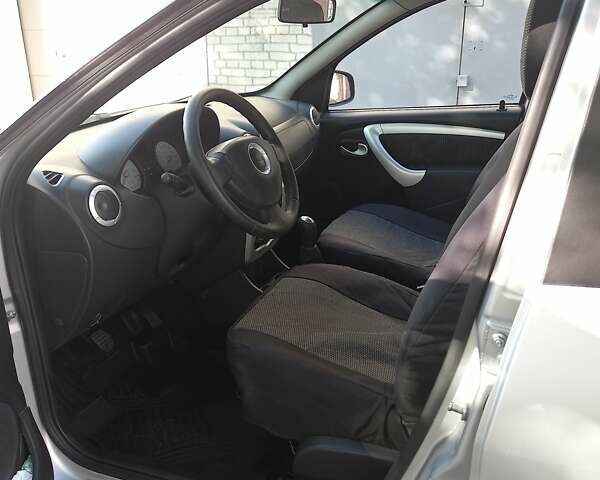 Серый Дачия Сандеро, объемом двигателя 1.5 л и пробегом 198 тыс. км за 5600 $, фото 12 на Automoto.ua