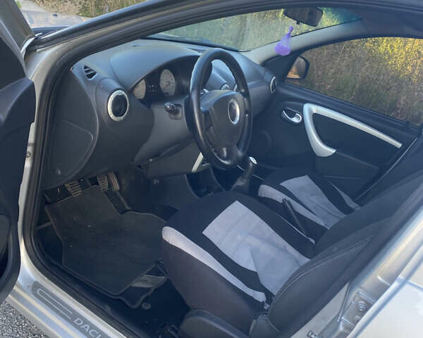 Сірий Дачія Sandero, об'ємом двигуна 1.15 л та пробігом 180 тис. км за 4750 $, фото 9 на Automoto.ua
