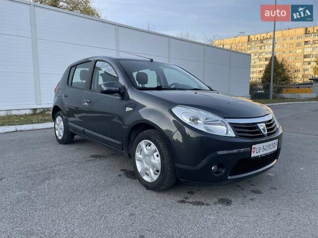 Дачія Sandero 2012 у Львові на Automoto.ua Сірий Дачія Sandero, об'ємом двигуна 1.6 л та пробігом 150 тис. км за 4900 $, фото 4 на Automoto.ua