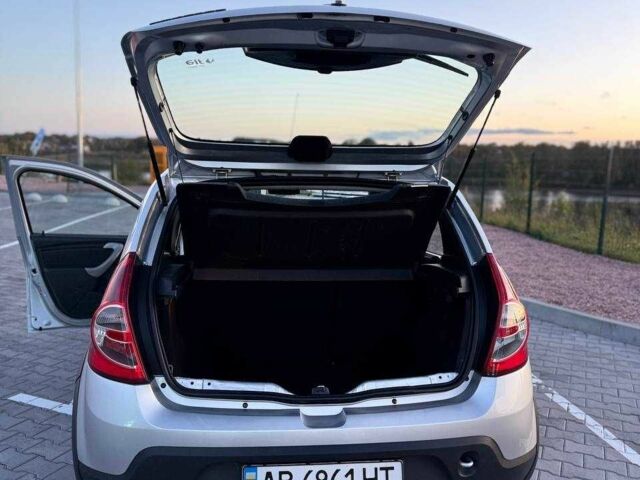 Дачія Sandero 2012 у Вінниці на Automoto.ua Сірий Дачія Sandero, об'ємом двигуна 1.6 л та пробігом 240 тис. км за 6200 $, фото 1 на Automoto.ua