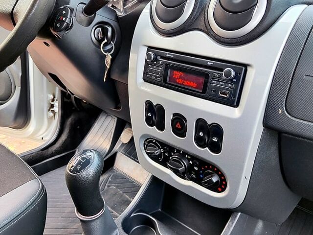 Серый Дачия Сандеро, объемом двигателя 1.5 л и пробегом 190 тыс. км за 6999 $, фото 7 на Automoto.ua