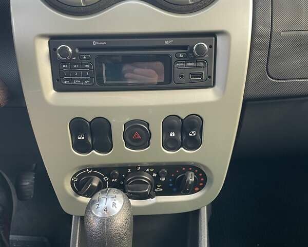 Дачія Sandero 2012 у Львові на Automoto.ua Сірий Дачія Sandero, об'ємом двигуна 1.6 л та пробігом 150 тис. км за 4900 $, фото 20 на Automoto.ua