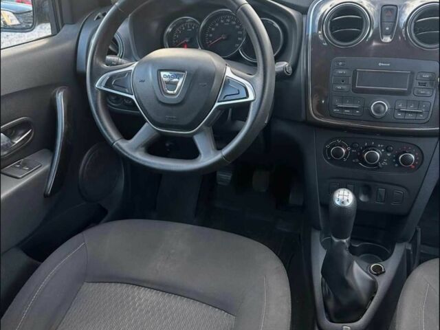 Серый Дачия Сандеро, объемом двигателя 1 л и пробегом 190 тыс. км за 5550 $, фото 2 на Automoto.ua