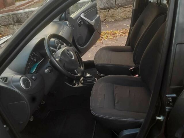 Дачия Сандеро 2010 в Кролевце на Automoto.ua Серый Дачия Сандеро, объемом двигателя 1.6 л и пробегом 230 тыс. км за 6800 $, фото 16 на Automoto.ua