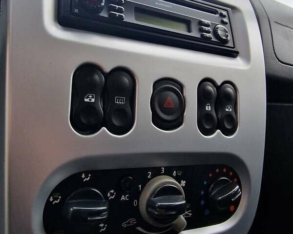 Сірий Дачія Sandero, об'ємом двигуна 1.6 л та пробігом 142 тис. км за 5599 $, фото 44 на Automoto.ua
