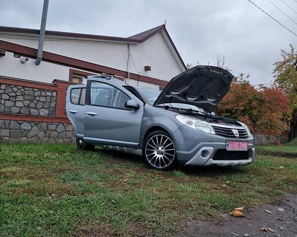 Сірий Дачія Sandero, об'ємом двигуна 1.6 л та пробігом 142 тис. км за 5599 $, фото 121 на Automoto.ua
