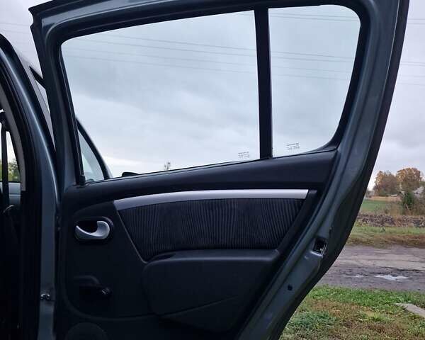Сірий Дачія Sandero, об'ємом двигуна 1.6 л та пробігом 142 тис. км за 5599 $, фото 82 на Automoto.ua