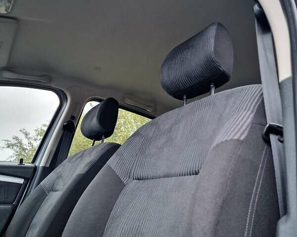 Сірий Дачія Sandero, об'ємом двигуна 1.6 л та пробігом 142 тис. км за 5599 $, фото 37 на Automoto.ua