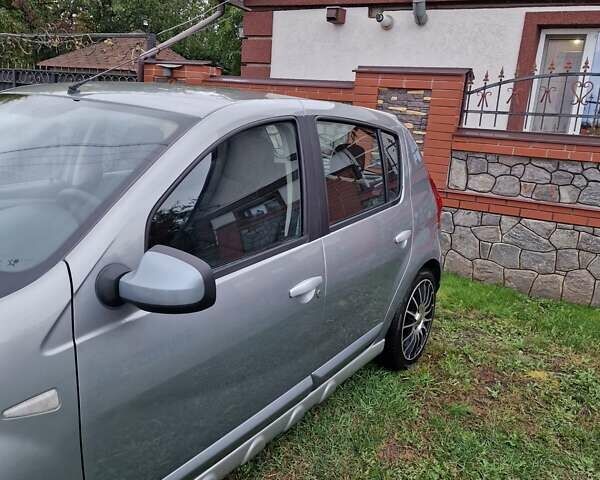Сірий Дачія Sandero, об'ємом двигуна 1.6 л та пробігом 142 тис. км за 5599 $, фото 18 на Automoto.ua