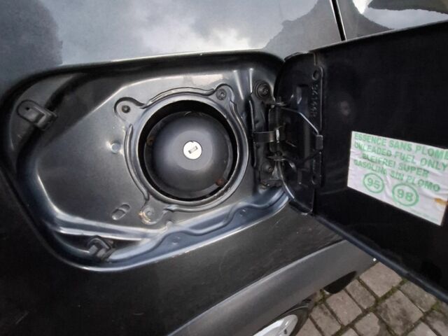 Серый Дачия Сандеро, объемом двигателя 1.6 л и пробегом 200 тыс. км за 6400 $, фото 12 на Automoto.ua