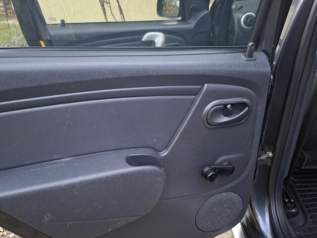 Серый Дачия Сандеро, объемом двигателя 1.6 л и пробегом 200 тыс. км за 6400 $, фото 20 на Automoto.ua