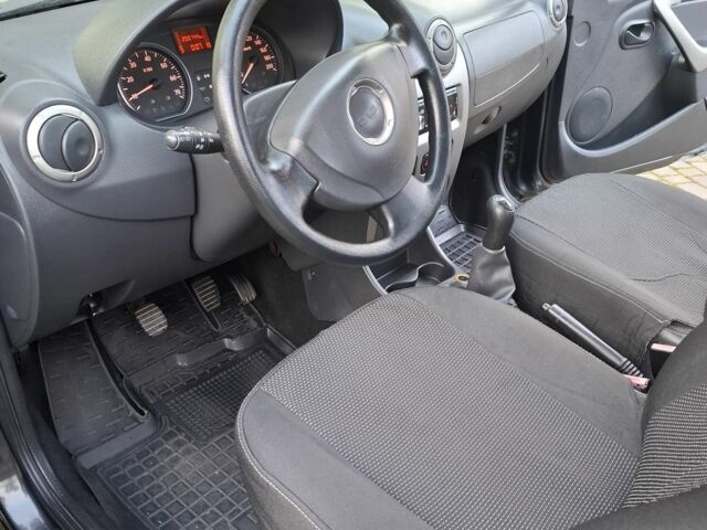 Серый Дачия Сандеро, объемом двигателя 1.6 л и пробегом 200 тыс. км за 6400 $, фото 17 на Automoto.ua