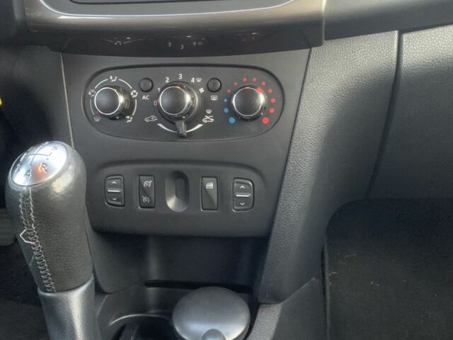 Серый Дачия Сандеро, объемом двигателя 1.5 л и пробегом 107 тыс. км за 8750 $, фото 7 на Automoto.ua