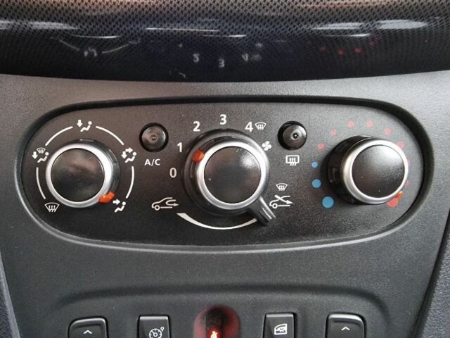 Серый Дачия Сандеро, объемом двигателя 1.5 л и пробегом 136 тыс. км за 7190 $, фото 10 на Automoto.ua