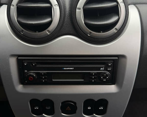 Синий Дачия Сандеро, объемом двигателя 1.6 л и пробегом 151 тыс. км за 5450 $, фото 23 на Automoto.ua