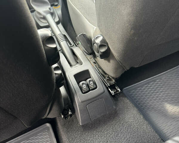 Синій Дачія Sandero, об'ємом двигуна 0 л та пробігом 152 тис. км за 4000 $, фото 21 на Automoto.ua