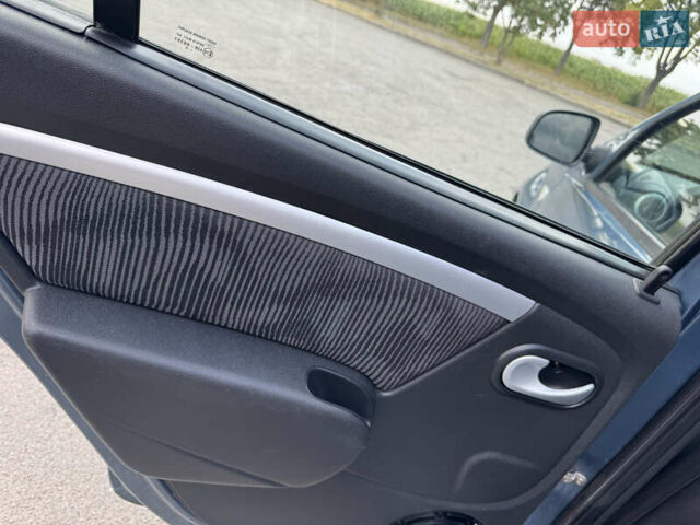Синій Дачія Sandero, об'ємом двигуна 0 л та пробігом 152 тис. км за 4000 $, фото 22 на Automoto.ua
