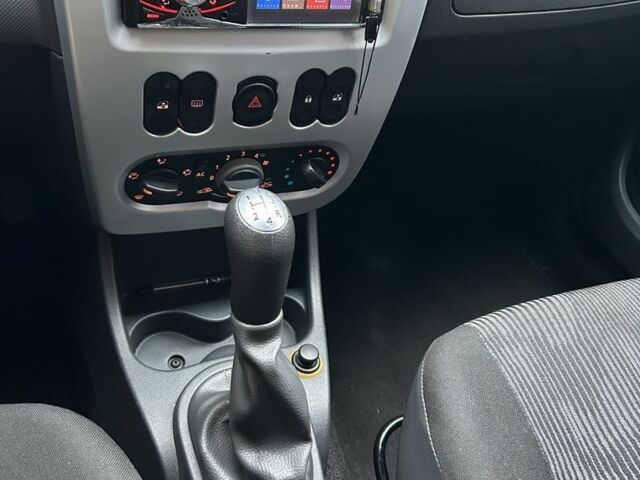 Синий Дачия Сандеро, объемом двигателя 1.4 л и пробегом 152 тыс. км за 3950 $, фото 11 на Automoto.ua