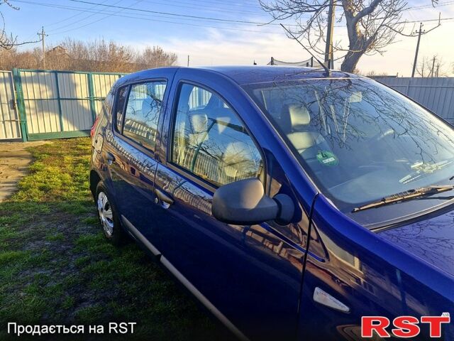 Синий Дачия Сандеро, объемом двигателя 1.4 л и пробегом 178 тыс. км за 3800 $, фото 1 на Automoto.ua