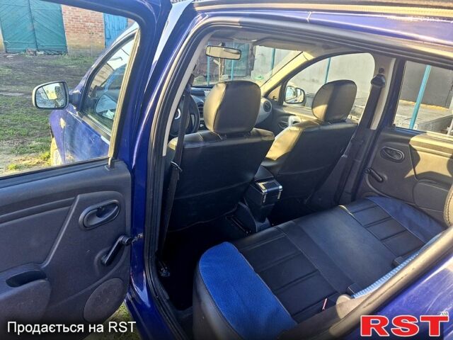 Синий Дачия Сандеро, объемом двигателя 1.4 л и пробегом 178 тыс. км за 3800 $, фото 4 на Automoto.ua