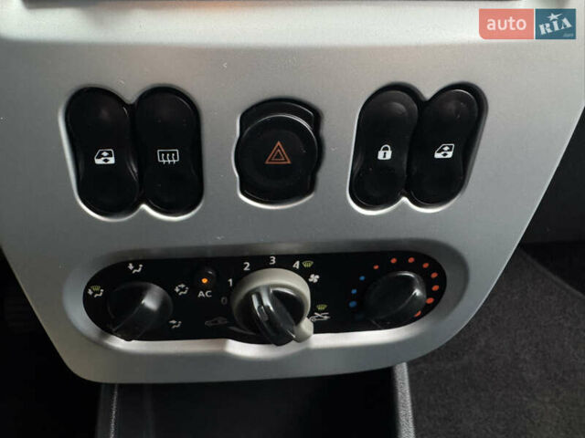 Синий Дачия Сандеро, объемом двигателя 1.6 л и пробегом 151 тыс. км за 5450 $, фото 24 на Automoto.ua