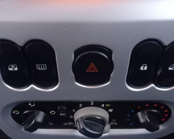 Синій Дачія Sandero, об'ємом двигуна 1.6 л та пробігом 151 тис. км за 4850 $, фото 17 на Automoto.ua