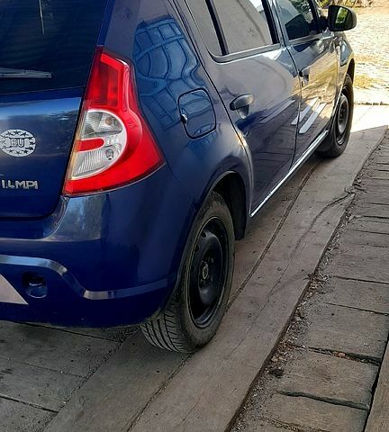 Синий Дачия Сандеро, объемом двигателя 1.4 л и пробегом 170 тыс. км за 4000 $, фото 3 на Automoto.ua