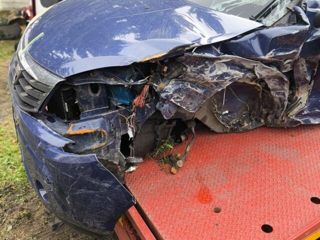 Синий Дачия Сандеро, объемом двигателя 1.4 л и пробегом 147 тыс. км за 1900 $, фото 3 на Automoto.ua