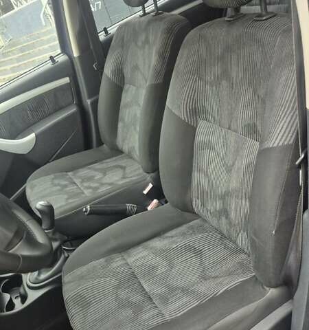 Синий Дачия Сандеро, объемом двигателя 1.6 л и пробегом 236 тыс. км за 5200 $, фото 21 на Automoto.ua