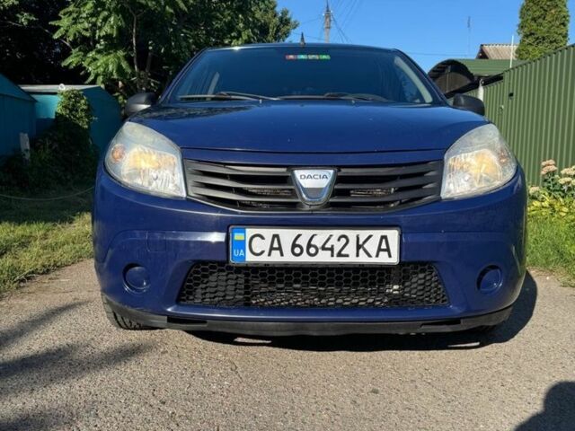 Синий Дачия Сандеро, объемом двигателя 1.1 л и пробегом 218 тыс. км за 3700 $, фото 1 на Automoto.ua