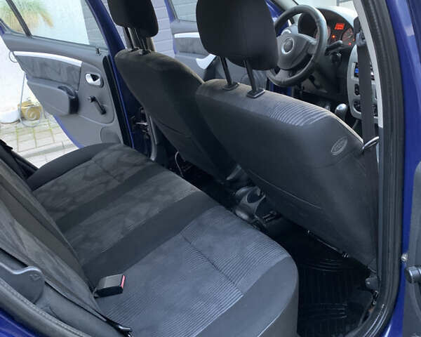 Синій Дачія Sandero, об'ємом двигуна 1.39 л та пробігом 315 тис. км за 2850 $, фото 9 на Automoto.ua