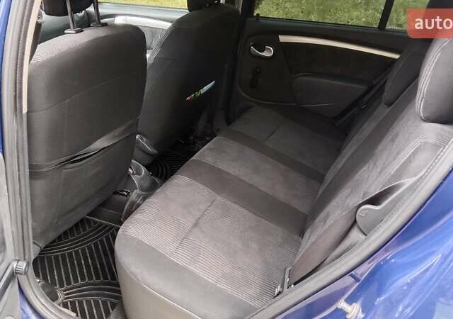 Синій Дачія Sandero, об'ємом двигуна 1.6 л та пробігом 262 тис. км за 4600 $, фото 8 на Automoto.ua