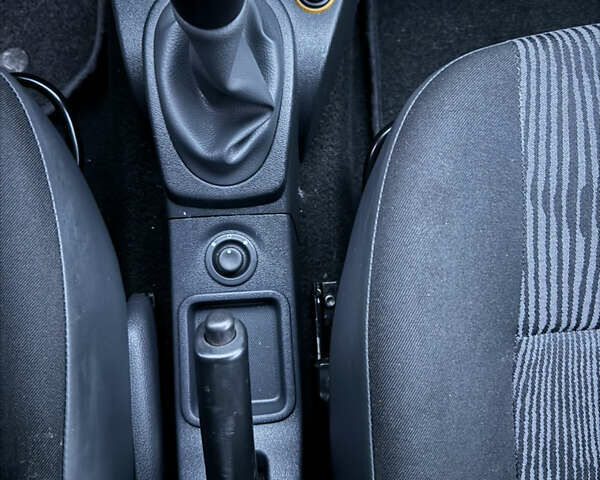 Синий Дачия Сандеро, объемом двигателя 1.6 л и пробегом 200 тыс. км за 5700 $, фото 33 на Automoto.ua