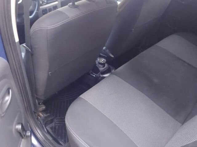 Синий Дачия Сандеро, объемом двигателя 1.1 л и пробегом 280 тыс. км за 4000 $, фото 4 на Automoto.ua