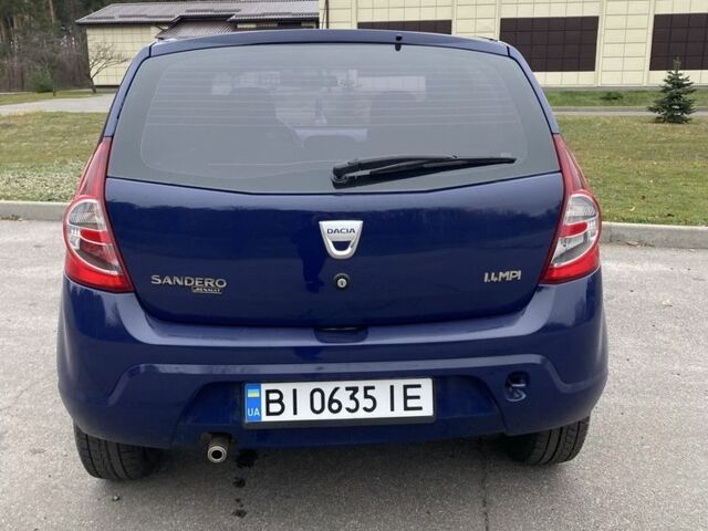 Синий Дачия Сандеро, объемом двигателя 1.4 л и пробегом 219 тыс. км за 4800 $, фото 2 на Automoto.ua