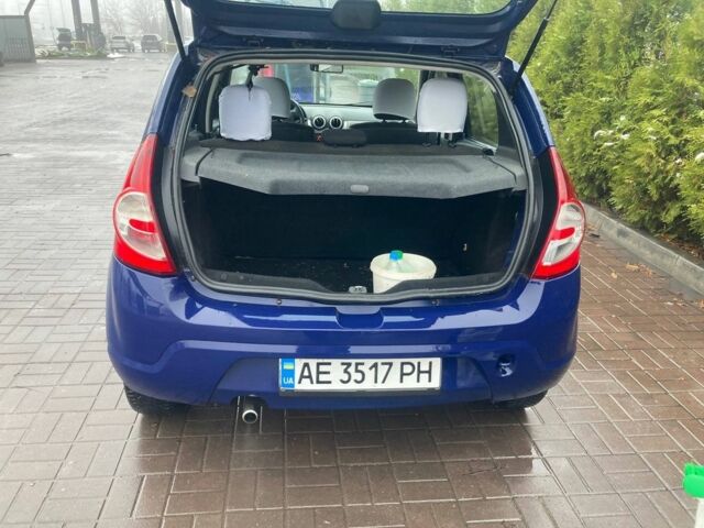 Синий Дачия Сандеро, объемом двигателя 1.4 л и пробегом 184 тыс. км за 3100 $, фото 4 на Automoto.ua