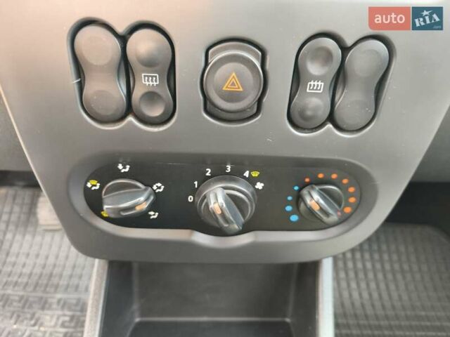 Синій Дачія Sandero, об'ємом двигуна 1.4 л та пробігом 183 тис. км за 4150 $, фото 14 на Automoto.ua