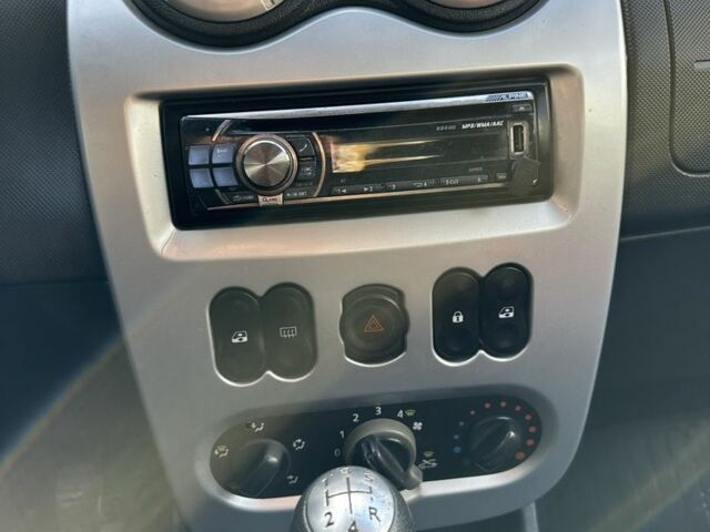 Синій Дачія Sandero, об'ємом двигуна 1.4 л та пробігом 312 тис. км за 2950 $, фото 6 на Automoto.ua