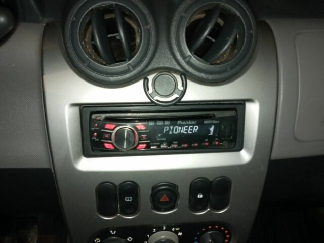 Синий Дачия Сандеро, объемом двигателя 1.4 л и пробегом 155 тыс. км за 4000 $, фото 7 на Automoto.ua