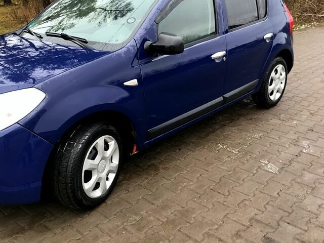 Синий Дачия Сандеро, объемом двигателя 1.4 л и пробегом 175 тыс. км за 4600 $, фото 1 на Automoto.ua