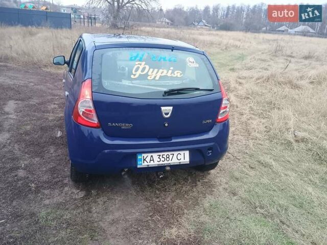 Синий Дачия Сандеро, объемом двигателя 1.39 л и пробегом 217 тыс. км за 5300 $, фото 2 на Automoto.ua