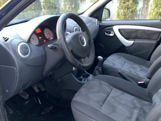 Синій Дачія Sandero, об'ємом двигуна 1.4 л та пробігом 300 тис. км за 2850 $, фото 7 на Automoto.ua