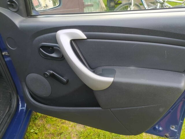 Синий Дачия Сандеро, объемом двигателя 1.4 л и пробегом 220 тыс. км за 3750 $, фото 6 на Automoto.ua