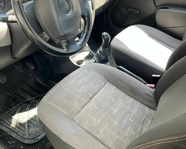 Синій Дачія Sandero, об'ємом двигуна 1.39 л та пробігом 216 тис. км за 3600 $, фото 9 на Automoto.ua