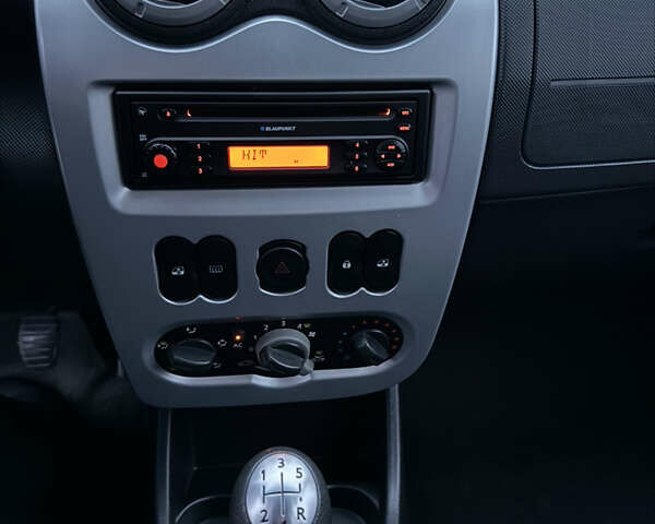 Синий Дачия Сандеро, объемом двигателя 1.6 л и пробегом 200 тыс. км за 5700 $, фото 30 на Automoto.ua