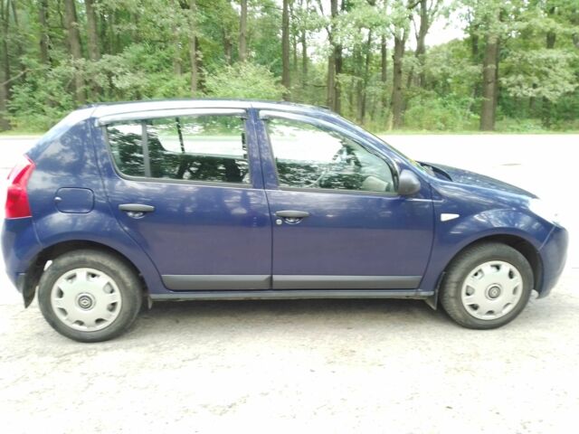 Синий Дачия Сандеро, объемом двигателя 1.4 л и пробегом 176 тыс. км за 4500 $, фото 2 на Automoto.ua