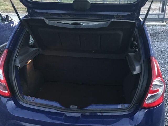 Дачія Sandero 2009 у Львові на Automoto.ua Синій Дачія Sandero, об'ємом двигуна 0 л та пробігом 90 тис. км за 4200 $, фото 2 на Automoto.ua