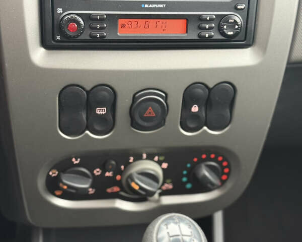 Синій Дачія Sandero, об'ємом двигуна 1.4 л та пробігом 106 тис. км за 4950 $, фото 19 на Automoto.ua