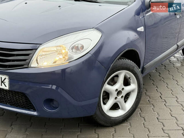 Синий Дачия Сандеро, объемом двигателя 1.5 л и пробегом 235 тыс. км за 4400 $, фото 2 на Automoto.ua